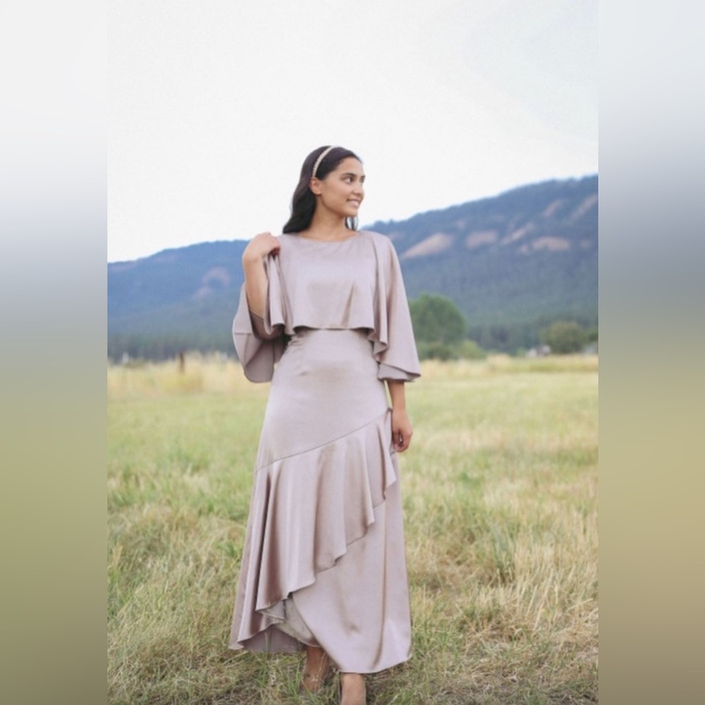 Dainty Jewells Mauve Crew neck Cape 3/4 sleeve Ruffled Gown Size MEDIUM Large